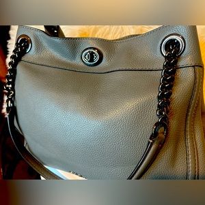 Coach Shoulder bag. Comes with free dust bag, Like new pebble leather